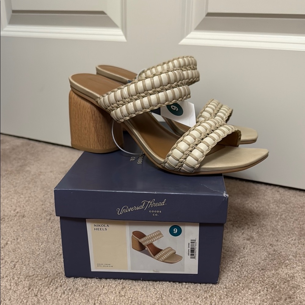 Universal Thread Nikola Heels Women's Cream Block Heel Sandals